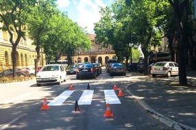 Farbanje pešačkih prelaza - zastoj u saobraćaju