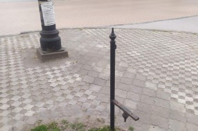 Rupa na biciklističkoj stazi u Ulici braće Radić