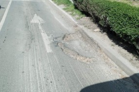 Udarna rupa na Beogradskom putu, preko puta Kerske crkve