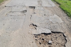 Velike i duboke rupe u Vrnjačkoj ulici na Paliću