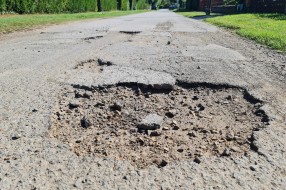 Velike i duboke rupe u Vrnjačkoj ulici na Paliću
