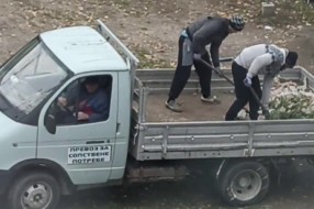 Bahato! Istovaraju građevinski šut u kontejner za kućni otpad