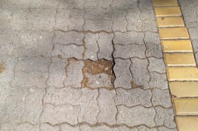Udarne rupe u ulici Matije Korvina