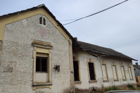 Bivša škola Matko Vuković danas je ruševna, ruglo i potencijalno leglo zaraze