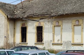 Bivša škola Matko Vuković danas je ruševna, ruglo i potencijalno leglo zaraze