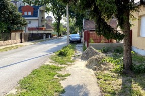Bahato parkiranje po trotoarima u Kertvarošu