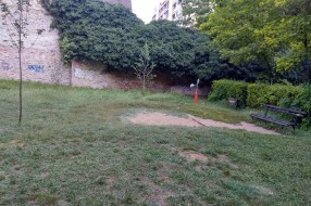 Zapušteno igralište u Braće Jugovića