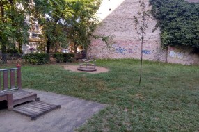 Zapušteno igralište u Braće Jugovića