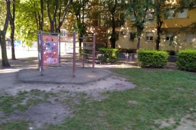 Zapušteno igralište u Braće Jugovića