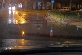 Začepljen slivnik kod bazena na Prozivci