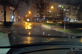 Začepljen slivnik kod bazena na Prozivci