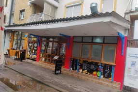 Nadstrešnica u centru se uvija, preti da se uruši!