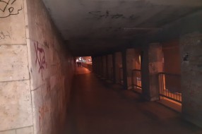 Neosvetljen pešački prolaz ispod podvožnjaka kod Nove opštine