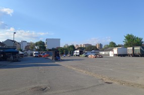 Nedostaju kante za otpad na Kvantaškoj pijaci.