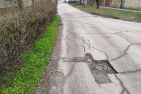 Udarna rupa u ulici Luke Sučića