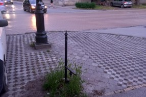 Nedostaje kanta za smeće na uglu Ulica braće Radić i Kumičićeve