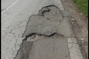 Bikovački put je pun udarnih rupa