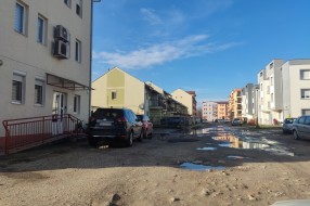 Bare i blato u novoizgrađenom naselju u Kireškoj ulici (300 metara)