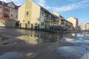 Bare i blato u novoizgrađenom naselju u Kireškoj ulici (300 metara)