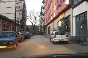 Da li će nepropisno parkirana policija biti kažnjena?