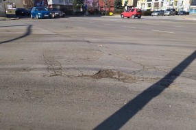 Rupa na putu na najfrekventnijoj raskrsnici (kod Nove opštine)