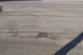 Rupa na putu na najfrekventnijoj raskrsnici (kod Nove opštine)