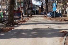 Ulica Ivana Gorana Kovačića blatnjava od lišća
