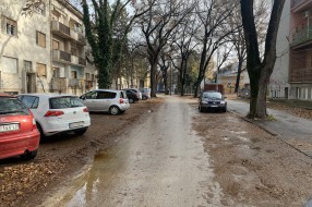 Ulica Ivana Gorana Kovačića blatnjava od lišća