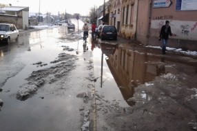 Pešačka i biciklistička staza pod vodom