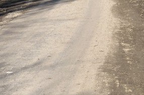 Novoizgrađenu biciklističku stazu na obali Palićkog jezera koriste automobili