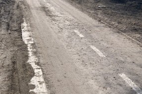 Novoizgrađenu biciklističku stazu na obali Palićkog jezera koriste automobili