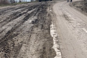 Novoizgrađenu biciklističku stazu na obali Palićkog jezera koriste automobili