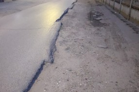 Oštećen asfalt - otežano mimoilaženje (Pulska ulica na Paliću)