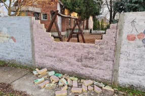 Raspada se ograda od vrtića "Pinokio"