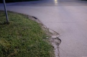 Udarna rupa na skretanju iz Josipa Kolumba u Dubrovačku (Palić)