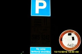Naplaćivanje parkinga u našem dvorištu (Trg Jakaba i Komora)