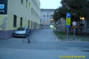 Naplaćivanje parkinga u našem dvorištu (Trg Jakaba i Komora)