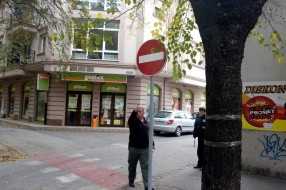Saobraćajni znak nije vidljiv