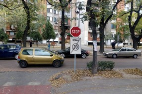 Saobraćajni znak nije vidljiv