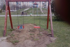 Opasan spust sa tobogana na igralištu na Prozivci