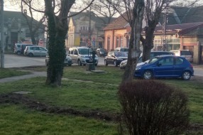 (Bahato) parkiranje na zelenoj površini kod Blaškovog krsta