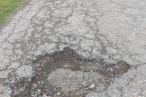 Udarne rupe u ulici Lajoša Košuta