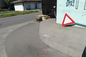 Sledeći slučaj uništene vertikalne signalizacije