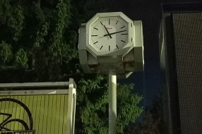 Ne radi sat ispred Hale sportova