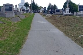 Zarasle zelene površine na Kerskom i Bajskom groblju