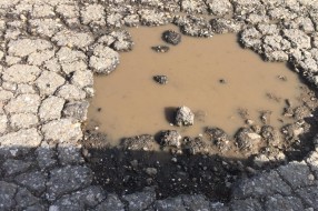 Udarne rupe na deonici puta Aleksandrovo - petlja jug