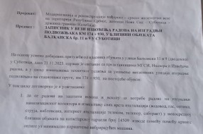 Ostavljeno ruglo ispred kuće posle "završetka" podvozžnjaka, ugao Balkanske i Lošinjske ulice