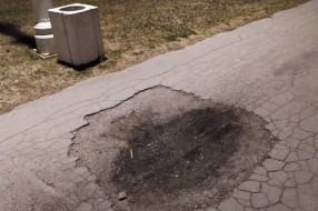 Rupa na šetalištu na Paliću