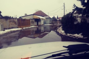 Poplavljena i neprohodna ulica
