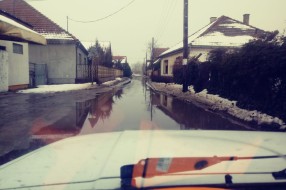 Poplavljena i neprohodna ulica